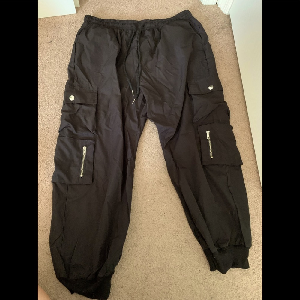 Flap pocket drawstring cargo pants. Never worn. Size 16.